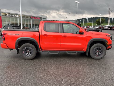 Used 2025 Nissan Frontier PRO-4X AWD/4WD image 2