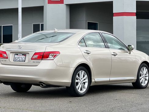 Used 2010 Lexus ES 350 image 2