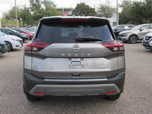 Used 2023 Nissan Rogue SV image 4