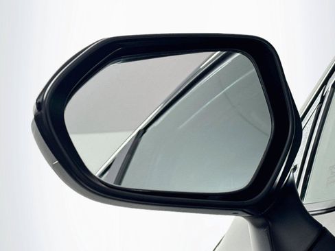 Used 2024 Toyota Corolla LE FWD image 5