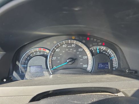 Used 2012 Toyota Camry L image 18