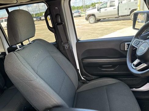 Used 2024 Jeep Wrangler Unlimited Sahara AWD/4WD image 27