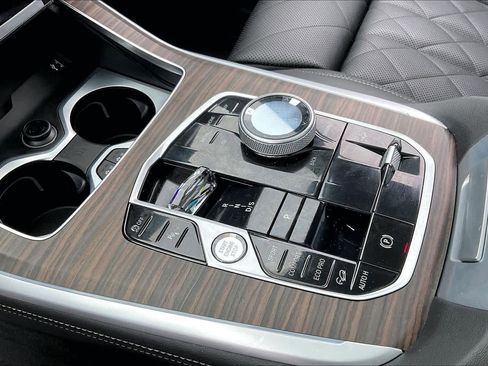 Used 2023 BMW X7 xDrive40i w/ Executive Package image 17