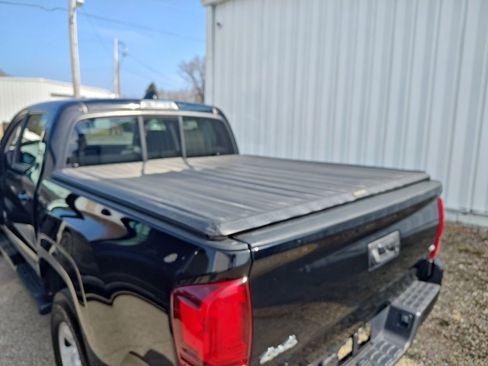 Used 2023 Toyota Tacoma SR AWD/4WD image 29