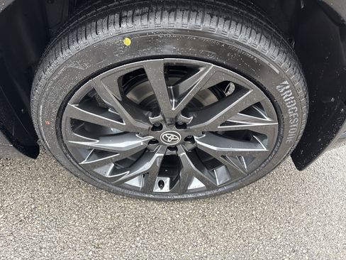 New 2025 Toyota Crown Signia Limited image 11