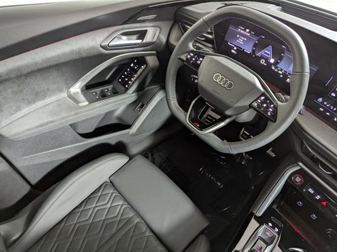 New 2025 Audi SQ5 Premium Plus image 9