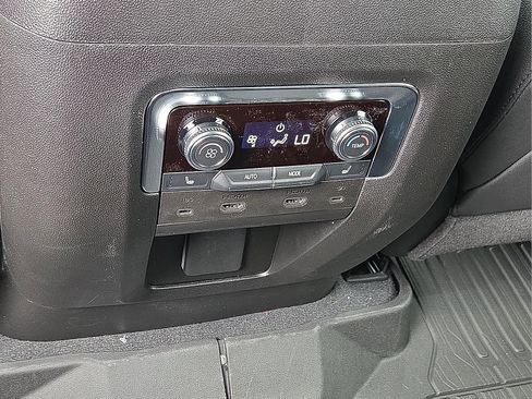 New 2026 GMC Yukon Elevation image 12