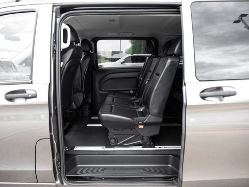 Used 2017 Mercedes-Benz Metris Passenger w/ Driver Efficiency Package image 38