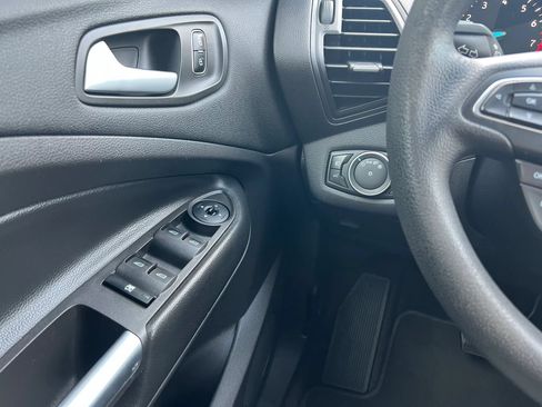 Used 2018 Ford Escape SE FWD image 19
