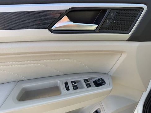 Used 2021 Volkswagen Atlas SE w/ Panoramic Sunroof Package FWD image 11
