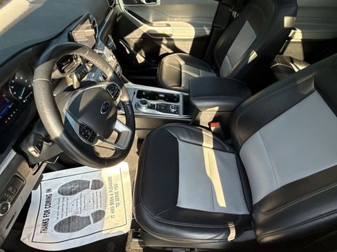 Used 2022 Ford Explorer XLT w/ Equipment Group 202A image 22