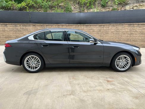 Used 2025 BMW 530i xDrive 530i xDrive w/ Premium Package image 7