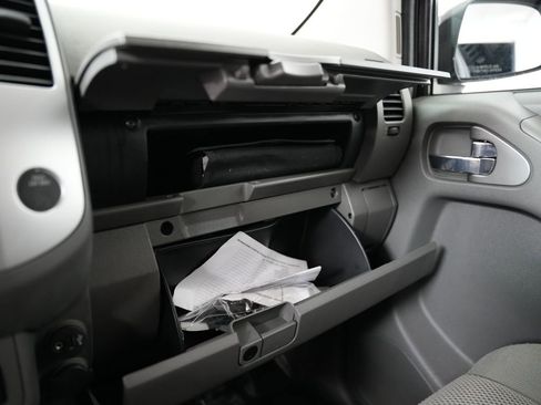 Used 2021 Nissan Frontier SV w/ Midnight Edition Floor Mats image 42