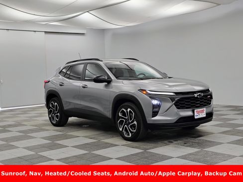 Used 2024 Chevrolet Trax RS w/ Sunroof Package FWD image 1