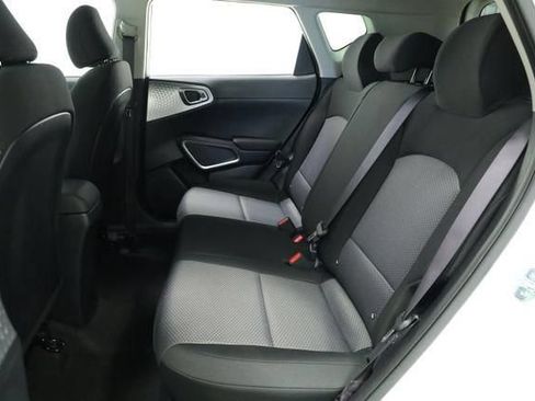 Used 2025 Kia Soul LX w/ LX Technology Package FWD image 28