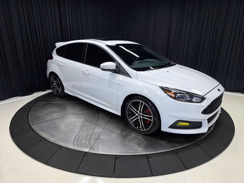 Used 2016 Ford Focus ST w/ Equipment Group 402A FWD image 15