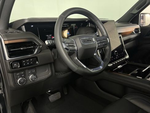 Used 2025 GMC Yukon XL Denali image 23