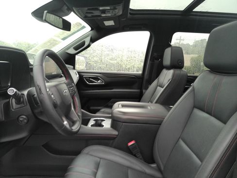 Used 2024 Chevrolet Suburban RST w/ Luxury Package AWD/4WD image 11