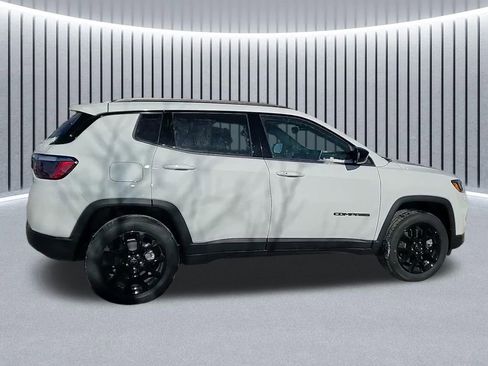 New 2026 Jeep Compass Latitude image 5