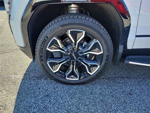 New 2025 GMC Sierra EV Denali image 3