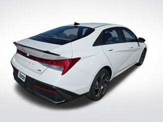 Used 2025 Hyundai Elantra SEL FWD video 3