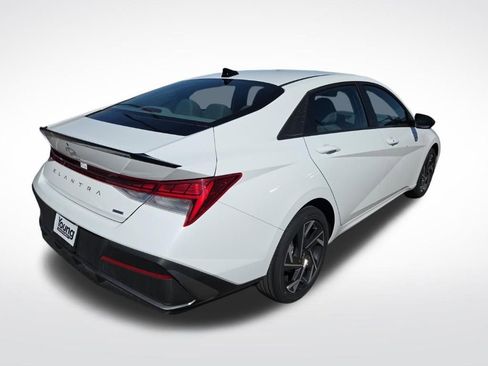 Used 2025 Hyundai Elantra SEL FWD image 3