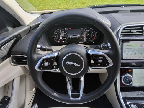 Used 2020 Jaguar XE S AWD/4WD image 8
