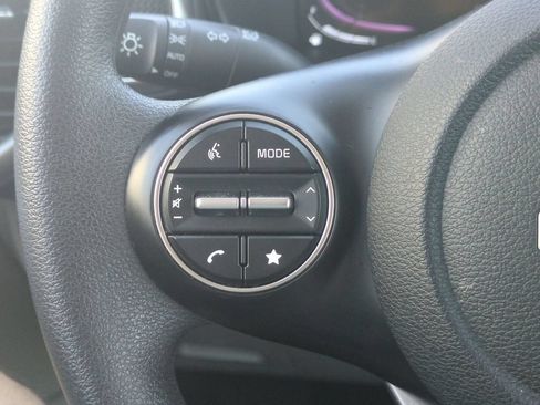 Used 2024 Kia Soul LX FWD image 18