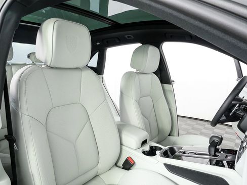 New 2026 Porsche Macan S image 24