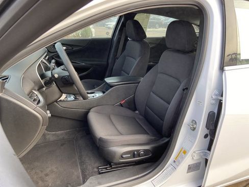 Used 2024 Chevrolet Malibu LT image 17