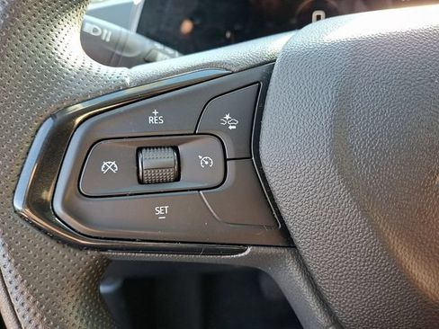 Used 2025 Chevrolet Trax LT FWD image 21