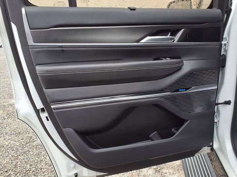 Used 2023 Jeep Grand Wagoneer Series II image 33