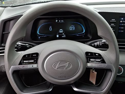 Used 2024 Hyundai Elantra SE FWD image 19
