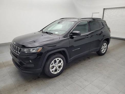 Used 2024 Jeep Compass Latitude AWD/4WD image 2
