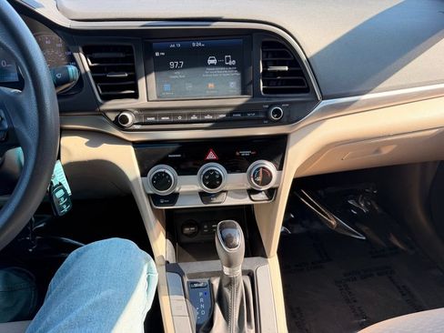 Used 2019 Hyundai Elantra SEL FWD image 21