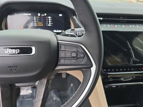 New 2026 Jeep Grand Cherokee Limited w/ Limited Altitude Package AWD/4WD image 19