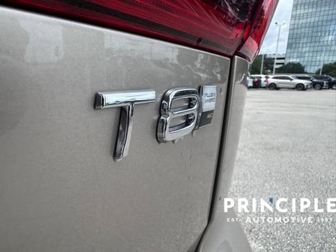 Certified 2026 Volvo XC60 T8 Ultra w/ Climate Package AWD/4WD image 8