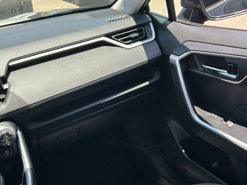 Used 2021 Toyota RAV4 XLE FWD image 19