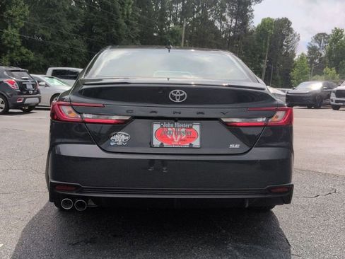 Used 2025 Toyota Camry SE w/ Convenience Package FWD image 4