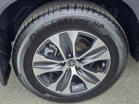 Used 2022 Toyota Highlander XLE AWD/4WD image 8