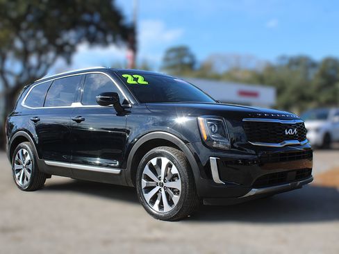 Certified 2022 Kia Telluride S image 3