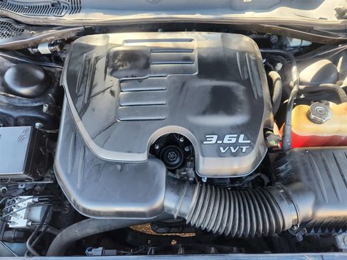 Used 2016 Dodge Challenger SXT image 27