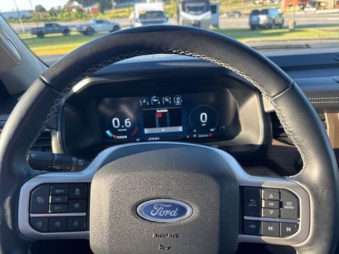 Used 2023 Ford Expedition Limited image 21