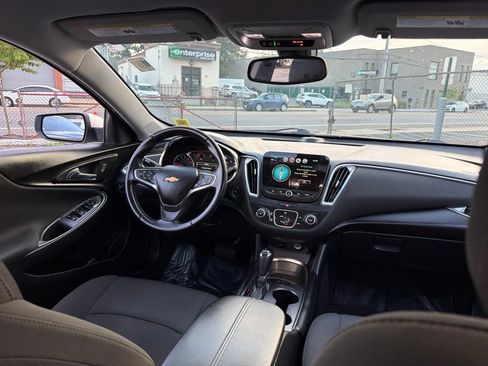Used 2018 Chevrolet Malibu LT FWD image 19