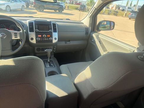 Used 2015 Nissan Frontier SV w/ SV Value Truck Package image 17