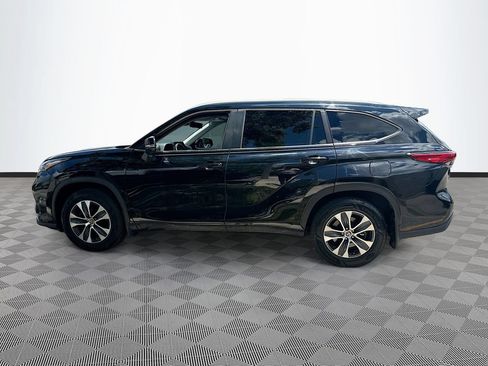 Used 2023 Toyota Highlander XLE FWD image 9