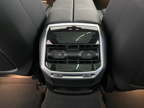Used 2026 BMW 750e xDrive w/ Executive Package AWD/4WD image 29