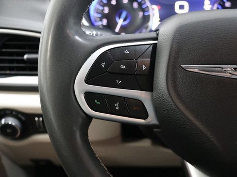 Used 2024 Chrysler Pacifica Touring-L FWD image 21