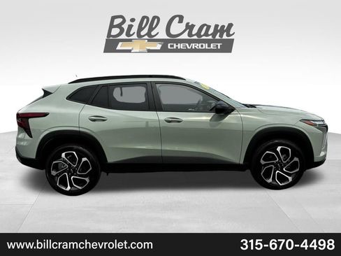 Used 2024 Chevrolet Trax RS FWD image 32