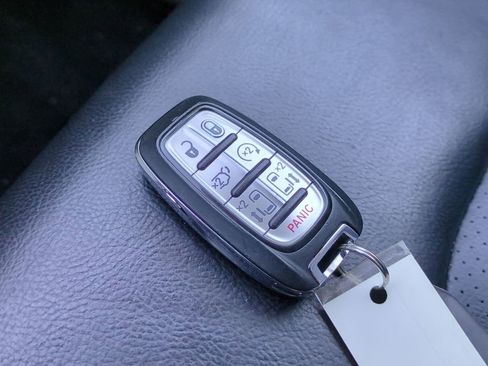 Used 2018 Chrysler Pacifica Touring-L Plus image 40